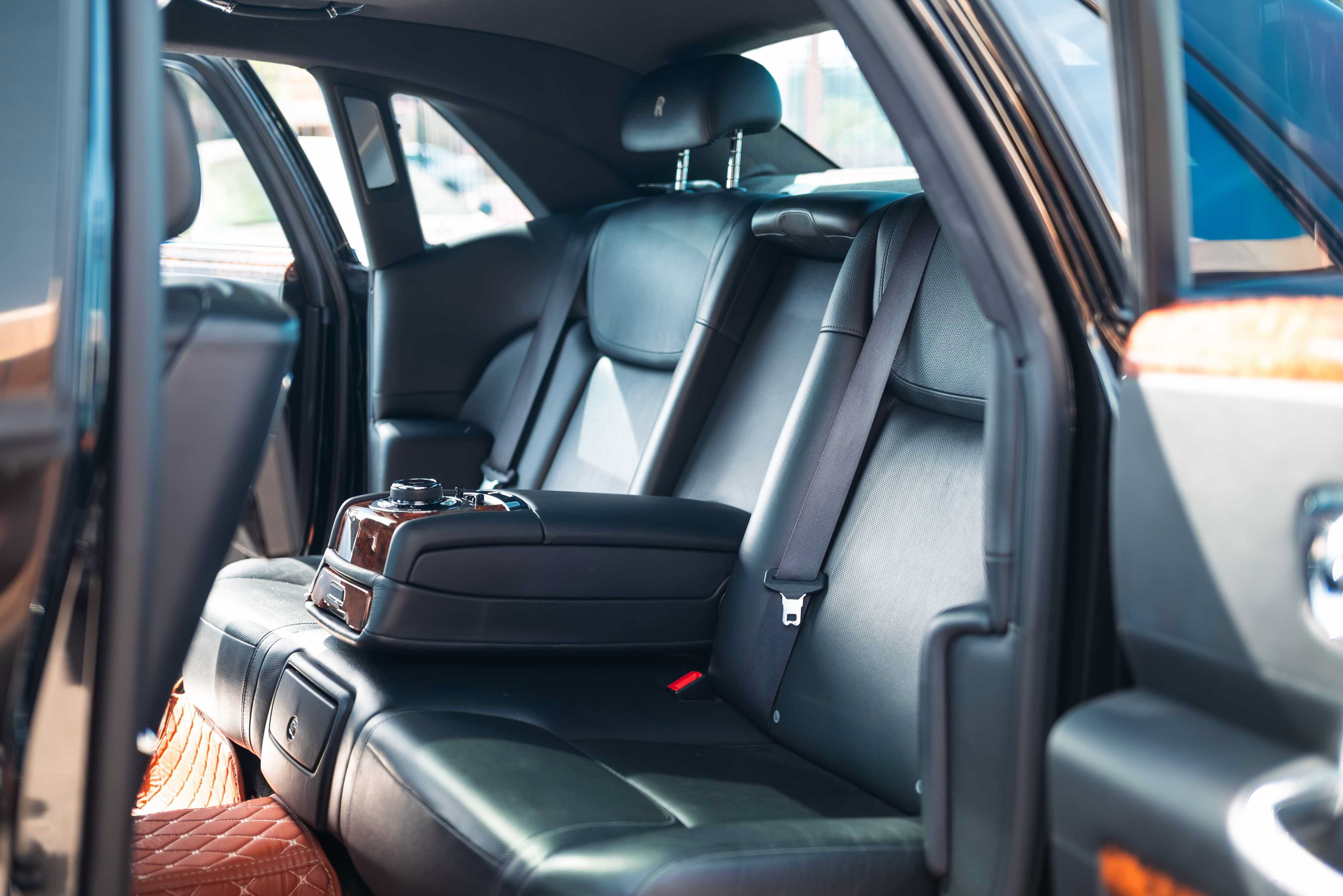 Used 2015 Rolls-Royce Ghost RWD image 15