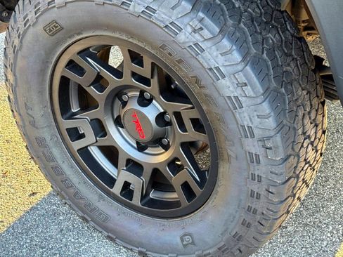 Used 2023 Toyota Tacoma TRD Off-Road image 7