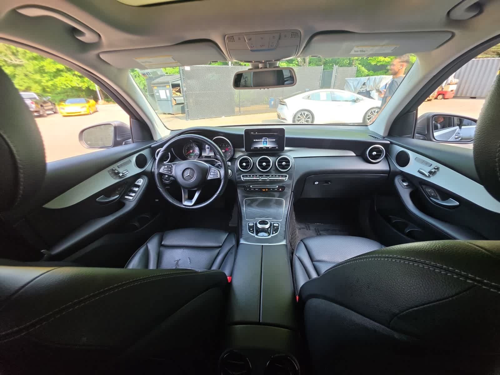 Used 2019 Mercedes-Benz GLC 300 4MATIC w/ Premium Package image 22