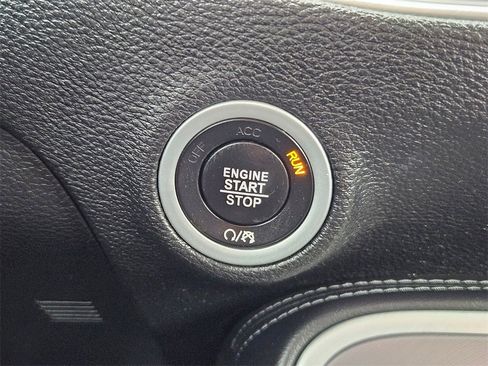 Used 2022 Dodge Challenger SXT image 17