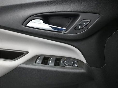 Used 2021 Chevrolet Equinox LS w/ LS Convenience Package image 25