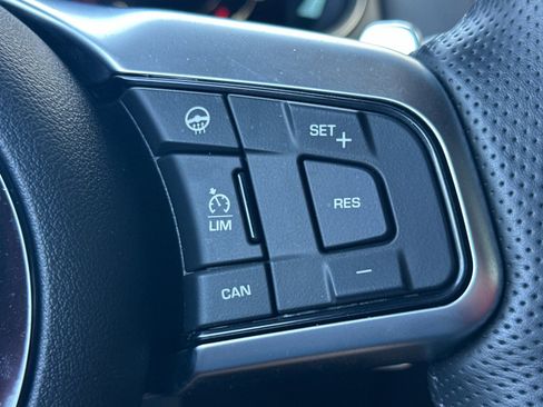Used 2022 Jaguar F-TYPE R AWD/4WD image 26