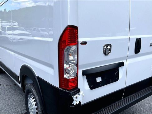 Used 2025 RAM ProMaster 2500 w/ Convenience Group FWD image 30