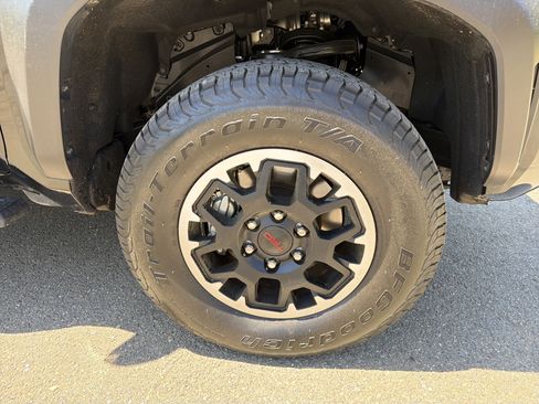 Used 2025 Toyota Tacoma TRD Off-Road AWD/4WD image 12