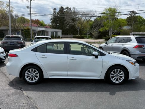 Used 2025 Toyota Corolla LE w/ LE Premium Package FWD image 8