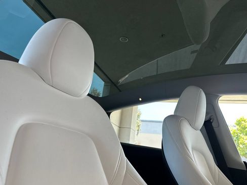 Used 2024 Tesla Model Y Long Range AWD/4WD image 17