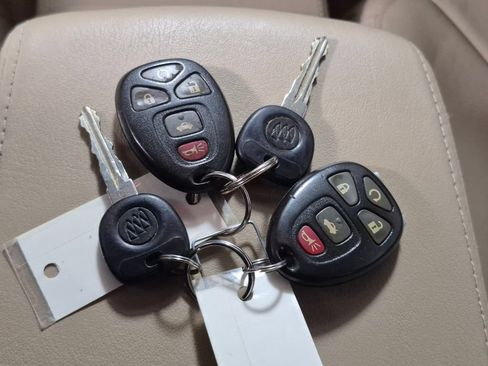 Used 2010 Buick Lucerne CXL FWD image 25