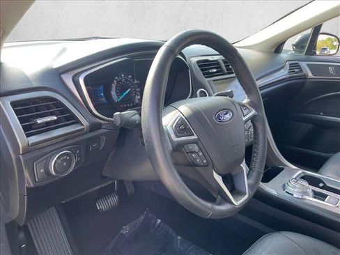Used 2017 Ford Fusion SE w/ Fusion SE Technology Package AWD/4WD image 6