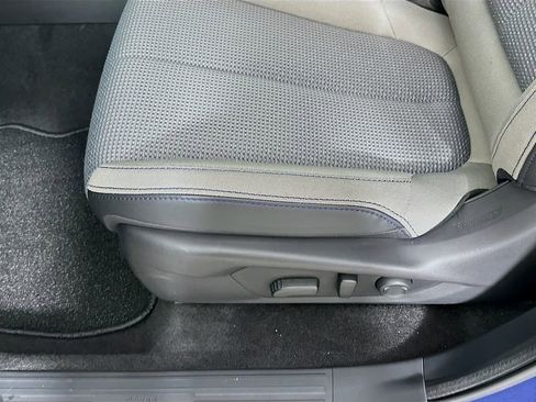 Used 2026 Subaru Forester Premium AWD/4WD image 9