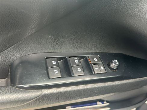 Used 2020 Toyota Camry SE FWD image 19