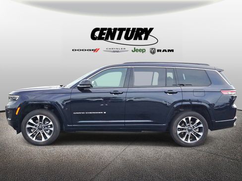 Used 2024 Jeep Grand Cherokee L Overland w/ Trailer Tow Package AWD/4WD image 7