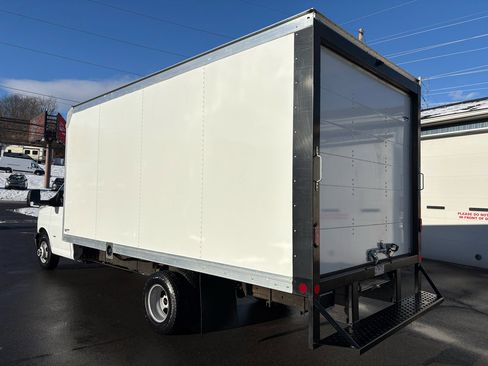 Used 2023 GMC Savana 3500 Extended w/ Power Convenience Package image 3