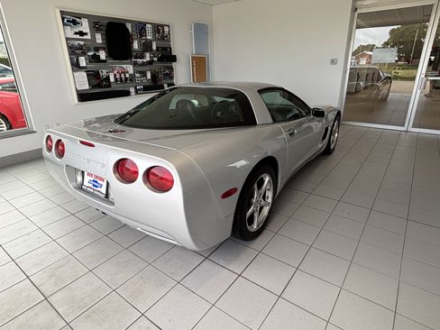 Used 2002 Chevrolet Corvette Coupe w/ Preferred Equipment Group2 RWD image 7
