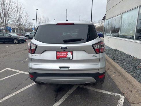 Used 2017 Ford Escape SE image 4