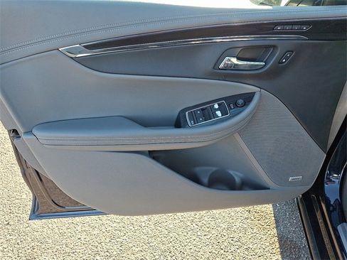 Used 2016 Chevrolet Impala LTZ w/ Enhanced Convenience Package image 9