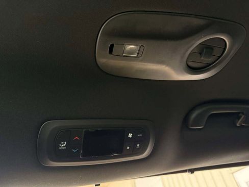 New 2026 Chrysler Pacifica Select image 22