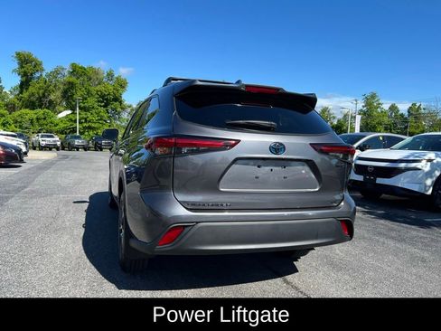Used 2024 Toyota Highlander XLE AWD/4WD image 12