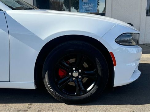 Used 2022 Dodge Charger SXT image 2