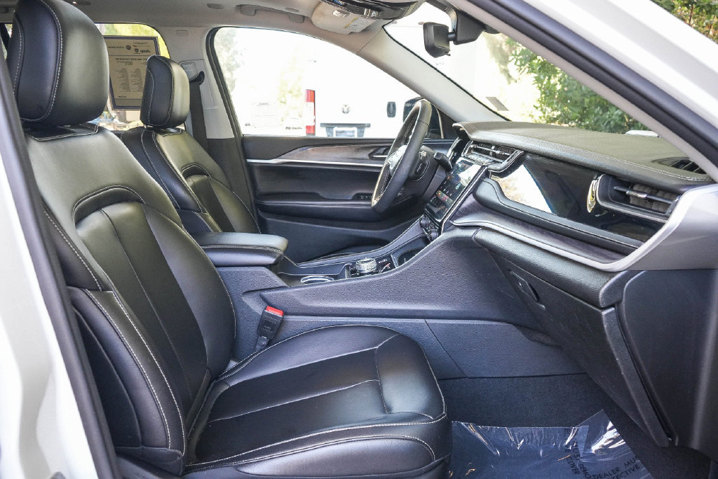 Used 2023 Jeep Grand Cherokee 4WD 4xe image 16