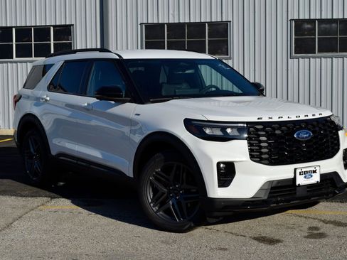 New 2026 Ford Explorer ST-Line w/ ST-Line Street Pack image 3