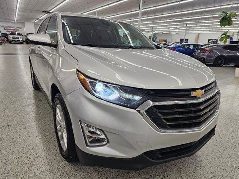 Used 2021 Chevrolet Equinox LT w/ Driver Convenience Package AWD/4WD image 3