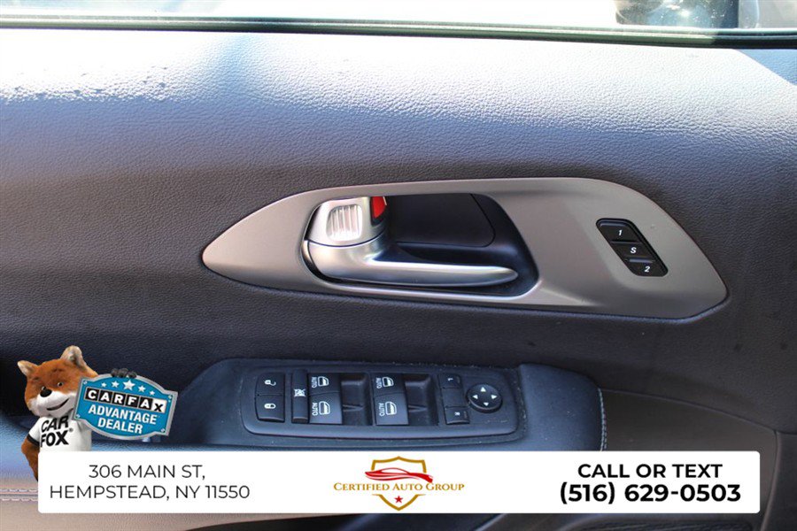 Used 2025 Chrysler Pacifica Select FWD image 11