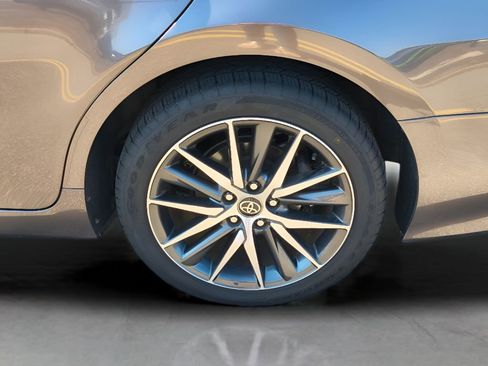 Used 2022 Toyota Camry XLE image 4