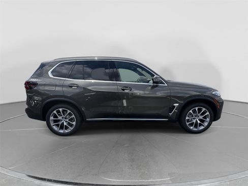 New 2026 BMW X5 xDrive40i w/ Climate Comfort Package AWD/4WD image 4