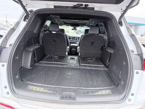 Used 2022 Buick Enclave Essence w/ Experience Buick Package FWD image 13