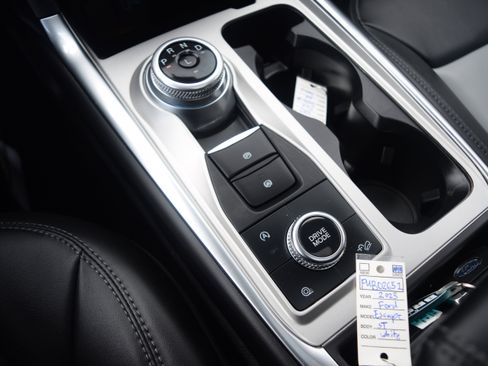 Used 2023 Ford Explorer XLT w/ Equipment Group 202A image 12