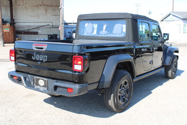 Used 2024 Jeep Gladiator Sport AWD/4WD image 4