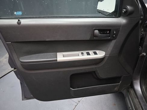 Used 2010 Ford Escape XLT FWD image 13