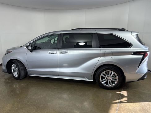 Used 2025 Toyota Sienna XLE w/ XLE Plus Package FWD image 14