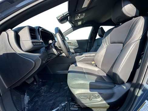 Used 2025 Toyota Crown XLE image 9