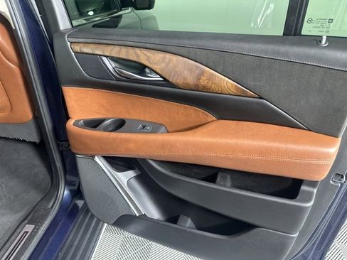 Used 2017 Cadillac Escalade ESV Luxury image 20