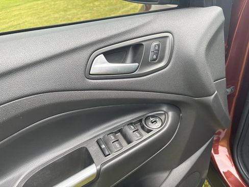 Used 2018 Ford Escape SE w/ SE Sync 3 Package FWD image 10