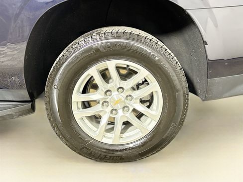 Used 2024 Chevrolet Suburban LT image 28