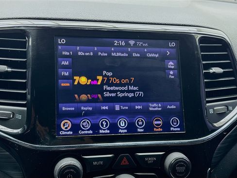 Used 2019 Jeep Grand Cherokee Laredo image 11