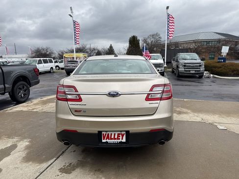Used 2018 Ford Taurus SE image 9