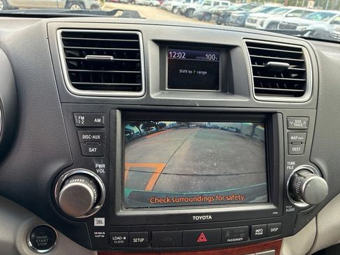 Used 2012 Toyota Highlander Limited w/ Tow Pkg FWD image 27