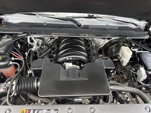 Used 2017 Chevrolet Suburban LT RWD image 10