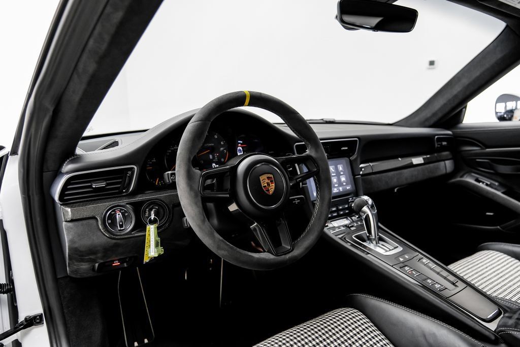 Used 2018 Porsche 911 GT2 RS RWD image 5