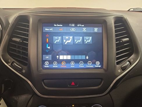 Used 2020 Jeep Cherokee Trailhawk AWD/4WD image 15