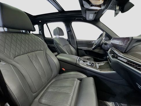 Used 2024 BMW X5 M60i w/ Executive Package image 21