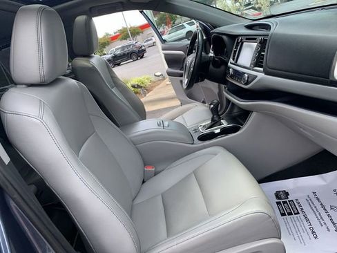 Certified 2019 Toyota Highlander XLE AWD/4WD image 14