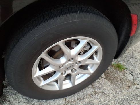 Used 2023 Chrysler Voyager LX FWD image 7