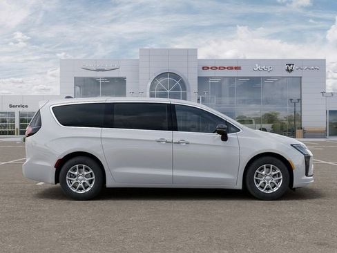 New 2027 Chrysler Pacifica Select FWD image 21