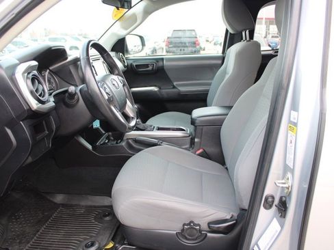 Used 2016 Toyota Tacoma SR5 image 12