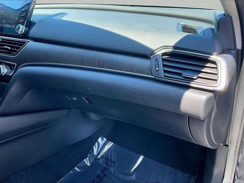 Used 2018 Honda Accord EX image 18