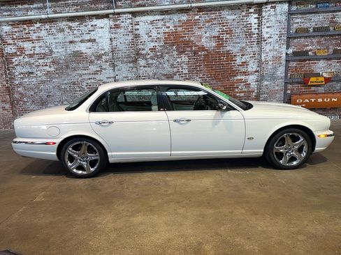 Used 2007 Jaguar XJ8 L RWD image 2